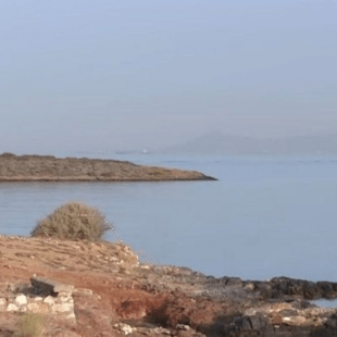 Καβούρι: Εξουδετερώθηκε με ελεγχόμενη έκρηξη νάρκη που βρέθηκε στη θάλασσα