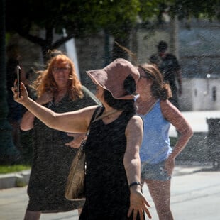 Ακραία ζέστη: Να περιορίσουμε την έκθεση στον ήλιο, συμβουλεύουν πνευμονολόγοι