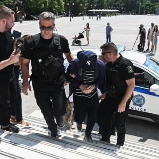 Δολοφονία 64χρονου στην Αρκαδία: «Ήταν άνθρωπος έτοιμος για όλα, με βλέμμα δολοφόνου» λέει στην απολογία του το ζευγάρι