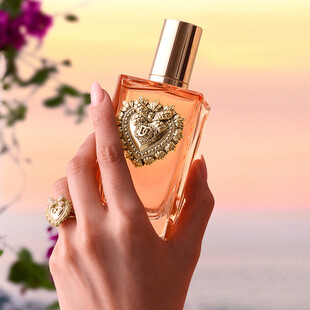 Dolce&Gabbana Beauty: H Katy Perry πρωταγωνιστεί στην καμπάνια του νέου αρώματος Devotion Eau de Parfum Intense
