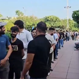 Ουρές και χάος παγκοσμίως καθώς το iPhone 16 φτάνει επίσημα στα καταστήματα