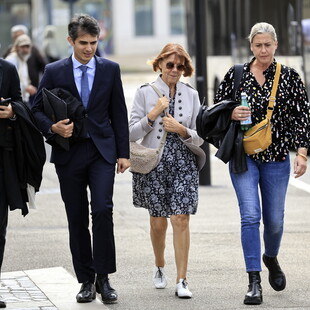 Σύμβολο η Ζιζέλ Πελικό - Νέα «λευκή πορεία» αλληλεγγύης από θύματα βίας στη Μαζάν