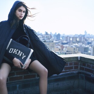 DKNY: Οι ιστορίες της Νέας Υόρκης και η Kaia Gerber πρωταγωνιστούν στη νέα καμπάνια