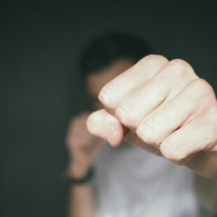 Κρήτη: Γονιός ξυλοκόπησε μαθητή έξω από σχολείο