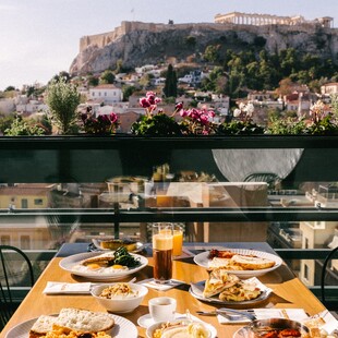 Η Αθηναϊκή Ταράτσα παρουσιάζει το νέο της παραδοσιακό ελληνικό πρωινό