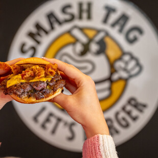 Smashtag: Τα πιο viral smash burgers της Ιταλίας προσγειώθηκαν στην Αθήνα