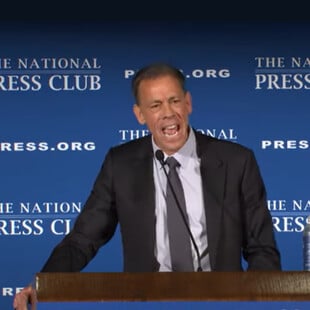 Άγρια κόντρα μεταξύ του διευθυντή του Axios και του Μασκ για το «ποιος είναι τα ΜΜΕ»