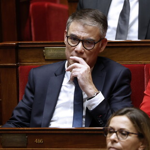 Γαλλία: Οι σοσιαλιστές θέλουν να διαπραγματευθούν για τη νέα κυβέρνηση