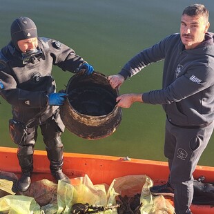 Μέχρι και αγγεία βρήκαν στον βυθό της λίμνης Παμβώτιδας