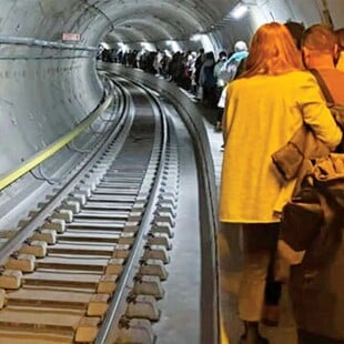 Μετρό Θεσσαλονίκης: Επείγουσα εισαγγελική έρευνα αφού επιβάτες περπάτησαν στις σήραγγες