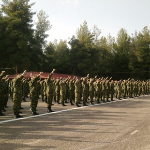 Επαγγελματίες Οπλίτες: Μπορούν να παραμείνουν μέχρι τη συμπλήρωση 35 ετών υπηρεσίας ή του 60ού έτους της ηλικίας τους