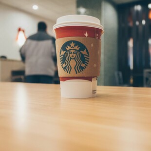 Οι baristas των Starbucks θα απεργήσουν κατά τη διάρκεια των εορτών