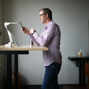 Έρευνα καταρρίπτει τον μύθο της ορθοστασίας - Δεν είναι τόσο ευεργετική όσο πιστεύαμε