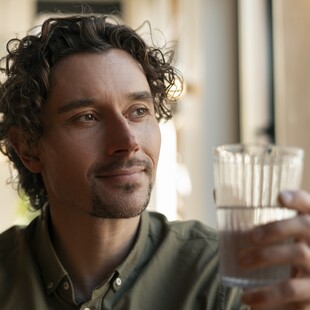 Dry January ή Στεγνός Ιανουάριος: Πώς βοηθάει τον οργανισμό η αποχή από το αλκοόλ