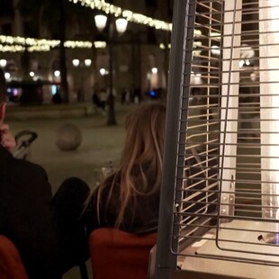 Βαρκελώνη: Στο κρύο οι τουρίστες μετά την απαγόρευση συσκευών θέρμανσης εξωτερικού χώρου