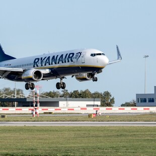 Ryanair: Ζητά τον περιορισμό κατανάλωσης αλκοόλ στα αεροδρόμια μετά από επεισόδια με μεθυσμένους επιβάτες