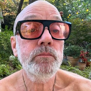 Ο τραγουδιστής των R.E.M μποϊκοτάρει το Facebook και το Instagram