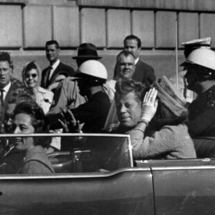 ΗΠΑ: Ο Τραμπ διέταξε τον αποχαρακτηρισμό όλων των αρχείων για τις δολοφονίες του Τζον Φ. Κένεντι και του Μάρτιν Λούθερ Κινγκ
