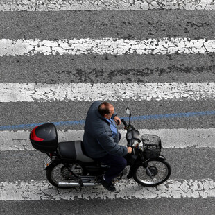 Πρόστιμο στους βενζινοπώλες αν δίνουν καύσιμα σε μοτοσικλετιστές χωρίς κράνος - «Διαφωνούμε κάθετα» λέει η πρόεδρος