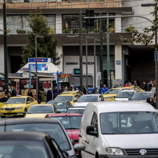 Η κίνηση στην Αθήνα: 30 λεπτά για 10 χιλιόμετρα με το αυτοκίνητο