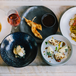 «Δεν πετάμε τίποτα»: 4 συνταγές για να χρησιμοποιήσεις και το τελευταίο λέπι από το ψάρι που αγόρασες!