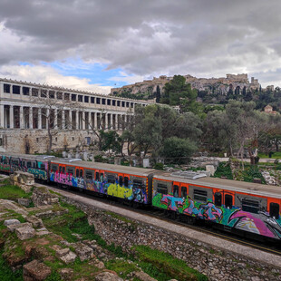 Γερασμένοι συρμοί στο μετρό, καινούργια λεωφορεία στους δρόμους