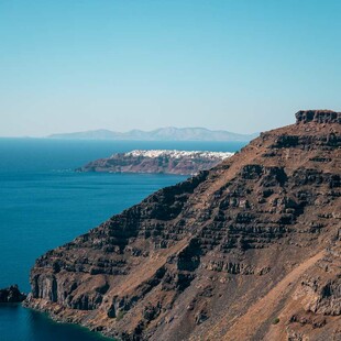 Σεισμοί στη Σαντορίνη: Έκτακτες πτήσεις και δρομολόγια πλοίων 