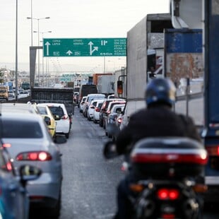 Κίνηση τώρα: Ουρές στον Κηφισό, καθυστερήσεις στην Αττική Οδό