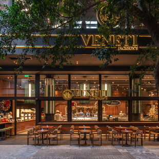 VENETI Jackson Hall: Ανοίγει ξανά τις πόρτες του στον πεζόδρομο της Μηλιώνη