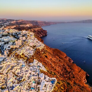 Σαντορίνη: Χαρτογραφούν τα ρήγματα - Τι περιλαμβάνουν οι έρευνες του ωκεανογραφικού σκάφος του ΕΛΚΕΘΕ