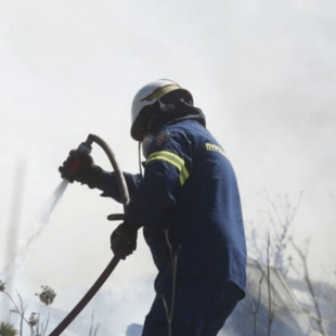 Φωτιά στην Παιανία: Νεκρός ένας άνδρας