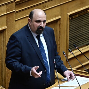Τέμπη: Πολιτική αντιπαράθεση για το email Τριαντόπουλου – Διάψευση από το Μαξίμου