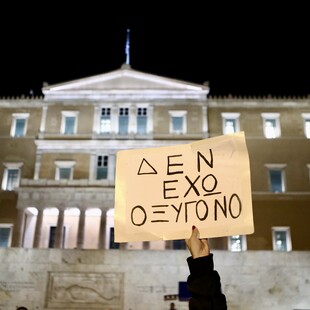 Πρόταση Δυσπιστίας: Η πραγματική πίεση ασκήθηκε από του διαδηλωτές και όχι από την αντιπολίτευση 