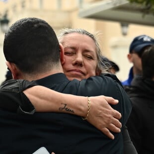 Συγκέντρωση έξω από τη Βουλή στη μνήμη του Ιάσονα Λαλαούνη που σκοτώθηκε σε τροχαίο