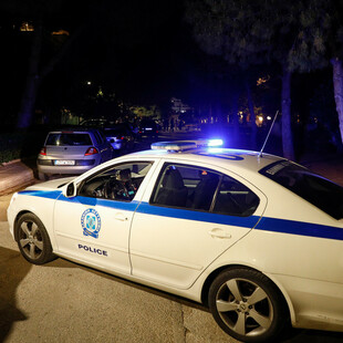 Τροχαίο δυστύχημα στη Βάρη - Έχασε τον έλεγχο του ΙΧ και προσέκρουσε σε κιγκλιδώματα