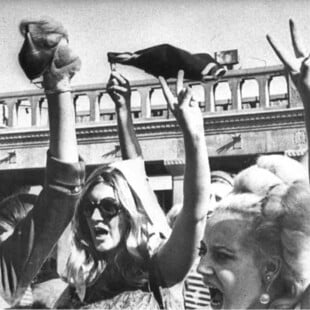 Στη βουή του κόσμου: Το φεμινιστικό κίνημα στην Ελλάδα
