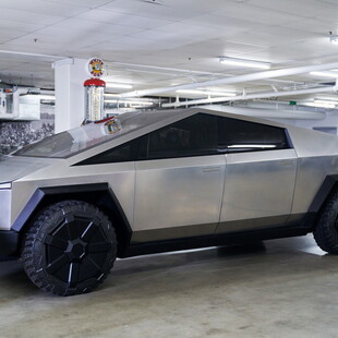 Νέο πλήγμα για την Tesla: Ανακαλούνται σχεδόν όλα τα Cybertrucks