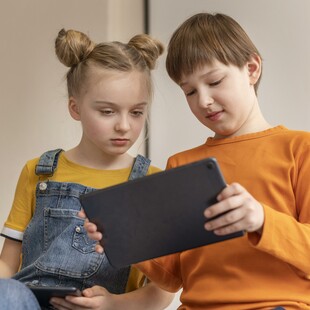 Υπολογιστές και tablet στα δημοτικά σχολεία μόνο για δύο ώρες την εβδομάδα, λέει η Μαδρίτη