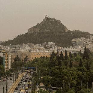 Καιρός: Αφρικανική σκόνη, βροχές και υψηλές θερμοκρασίες σήμερα στη χώρα