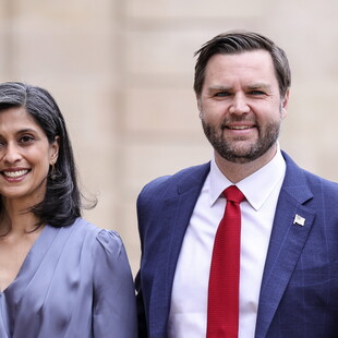 Ο Τζέι Ντι Βανς με τη σύζυγό του στη Γροιλανδία: «Δεν την αφήνω να περάσει μόνη της καλά»