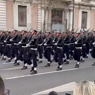 Εθνικιστικές κορώνες Πλεύρη για το σύνθημα στην παρέλαση: Τι να φωνάζουν, «περνά, περνά η μέλισσα;» και «μικρό μου πόνι»;