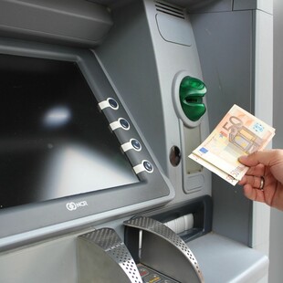 Κεραμέως για κατώτατο μισθό: Πάνω από 1,6 εκατ. ωφελούμενοι από την αύξησή του 