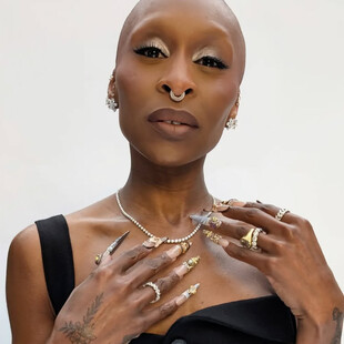 Βραβεία GLAAD - Σίνθια Ερίβο: «Οι αντωνυμίες they/them υπάρχουν από τις απαρχές του κόσμου»