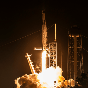 Επενδυτής Bitcoin χρηματοδότησε πτήση SpaceX για την πρώτη διαστημική αποστολή πάνω από Βόρειο και Νότιο Πόλο