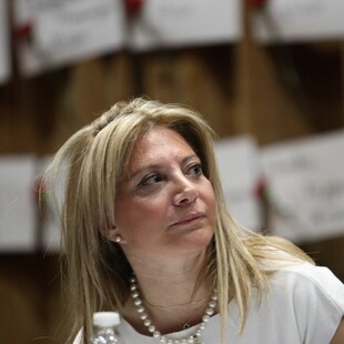 Μαρία Καρυστιανού: Επτά ερωτήματα προς τον πραγματογνώμονα Τάσο Δέδε