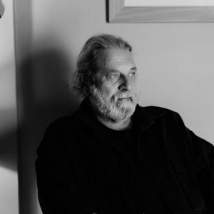 Νίκος Οικονομόπουλος: «Οι μοδάτοι φωτογραφίζουν σήμερα με φιλμ· αλλά η ψηφιακή είναι μακράν ανώτερη φωτογραφία»