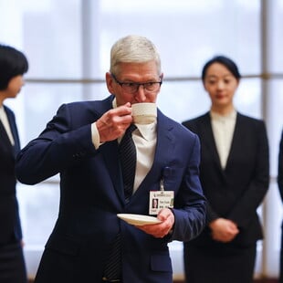 Η αινιγματική εμμονή του Tim Cook να προσπεράσει τη Meta και τον Mark Zuckerberg