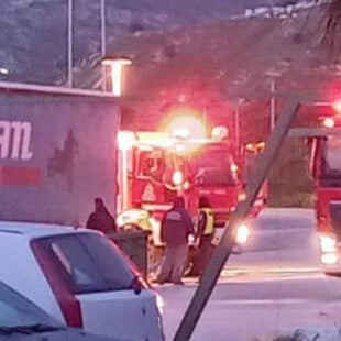 Καβάλα: Σοβαρό τροχαίο μετά από σύγκρουση ΙΧ με νταλίκα - Στη ΜΕΘ ένας 22χρονος