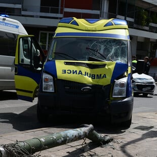 Παγκράτι: Πως συνέβη το ατύχημα με το ασθενοφόρο - Σοβαρά τραυματισμένα τρία άτομα