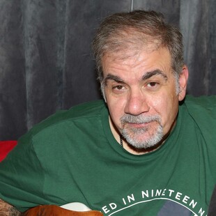 Δημήτρης Σταρόβας: Σχεδόν δεν έχω φωνή αλλά δεν μου πήγαινε η καρδιά να μην σας ευχηθώ